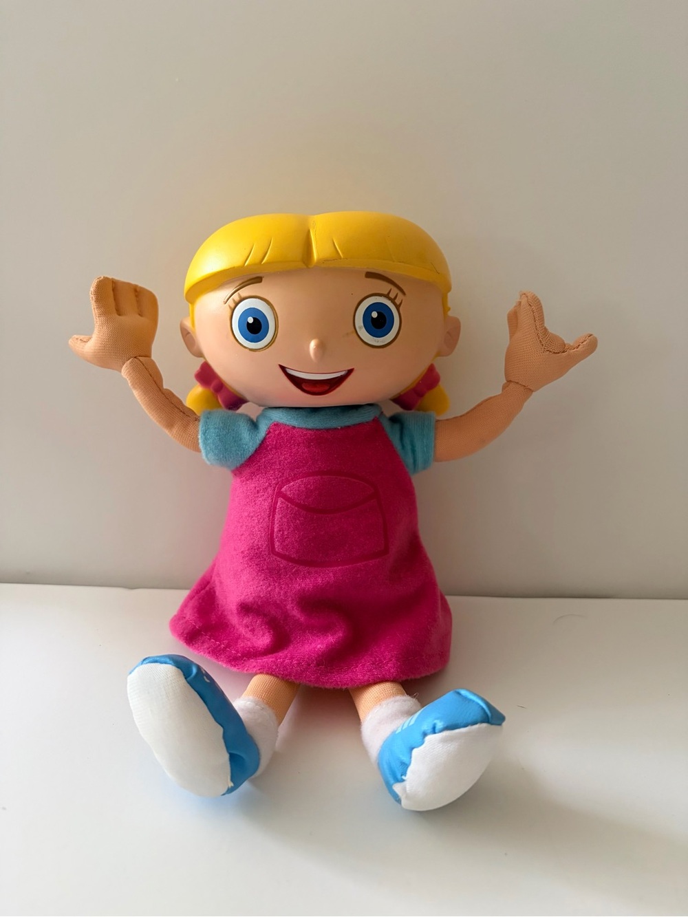 LITTLE EINSTEINS CLASSICAL TALKING SINGING ANNIE DOLL